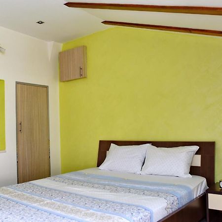Church Bells Apartment โกตอร์ ภายนอก รูปภาพ