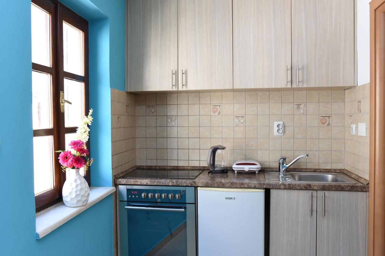 Church Bells Apartment โกตอร์ ภายนอก รูปภาพ