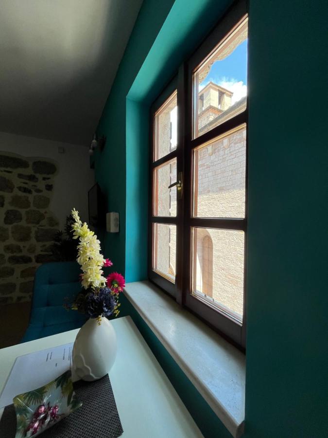 Church Bells Apartment โกตอร์ ภายนอก รูปภาพ