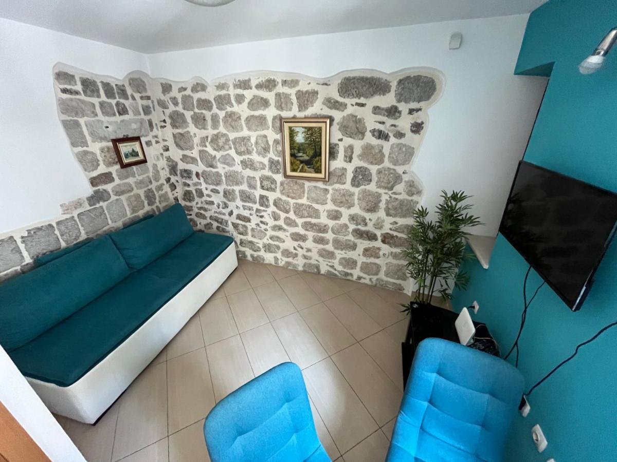 Church Bells Apartment โกตอร์ ภายนอก รูปภาพ