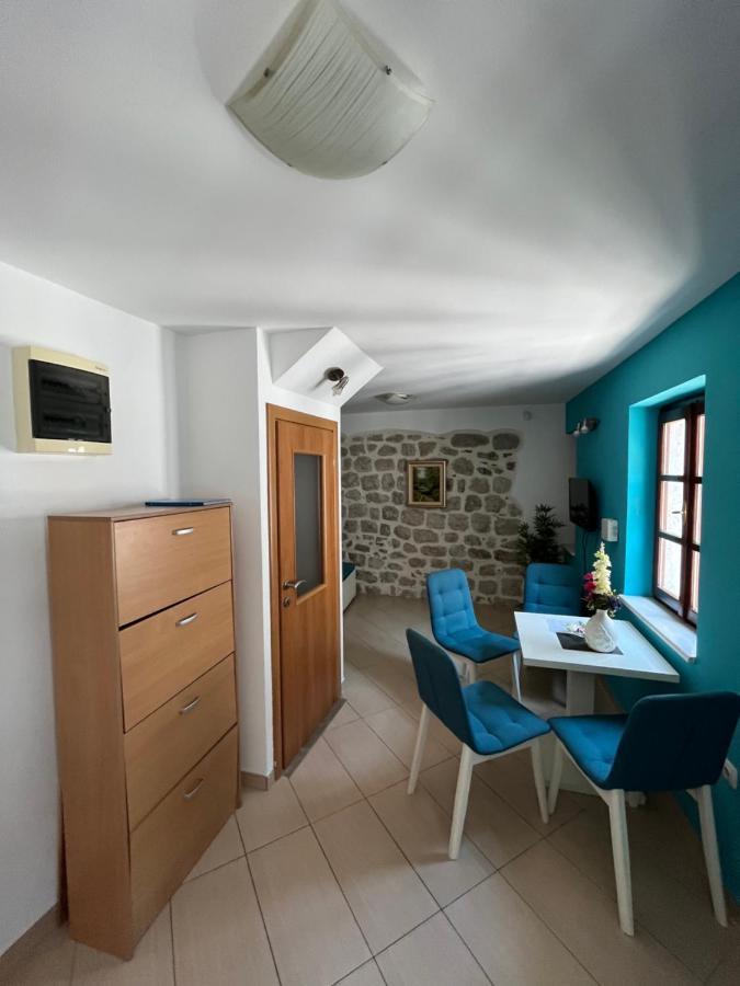 Church Bells Apartment โกตอร์ ภายนอก รูปภาพ