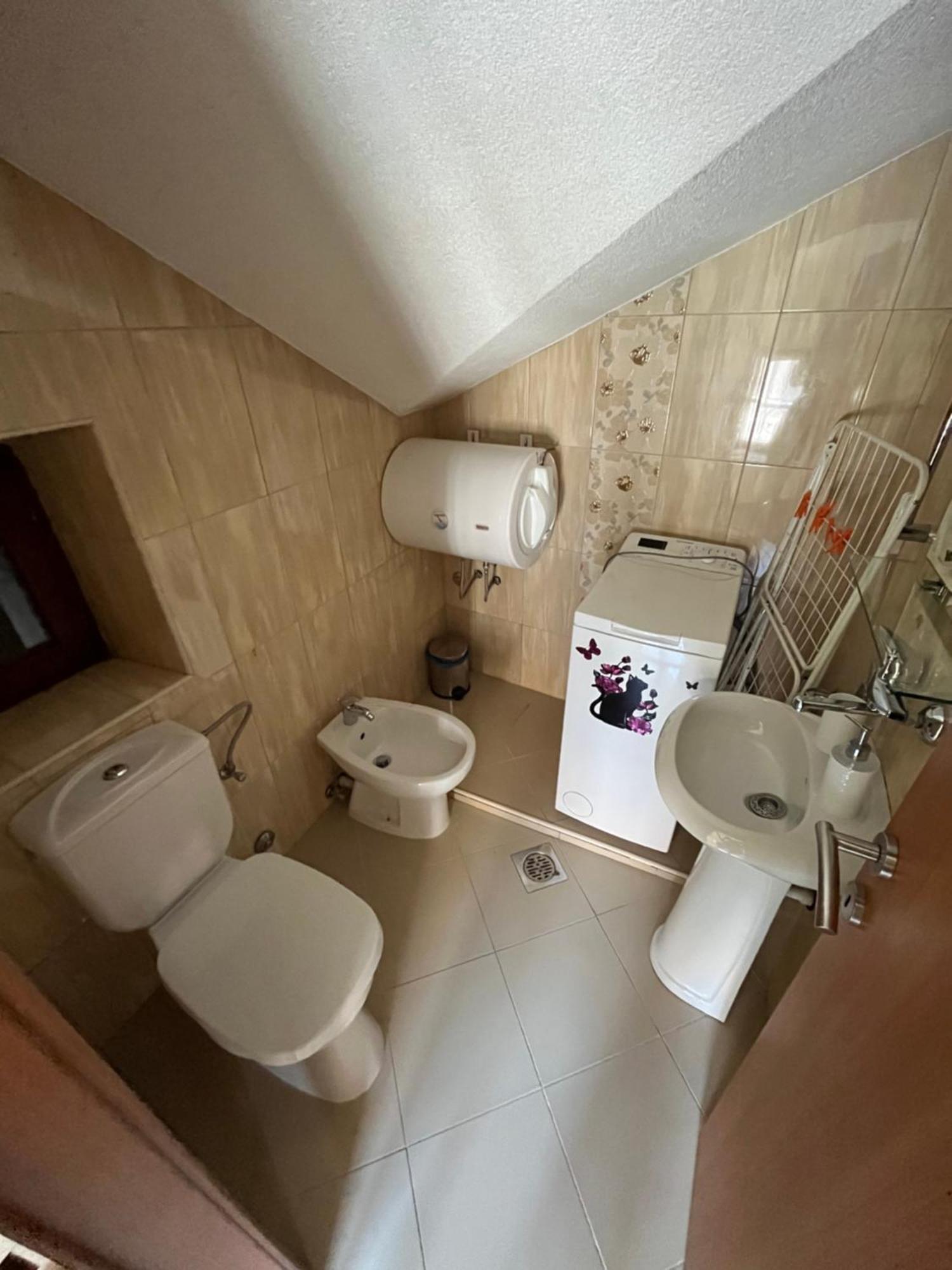 Church Bells Apartment โกตอร์ ภายนอก รูปภาพ