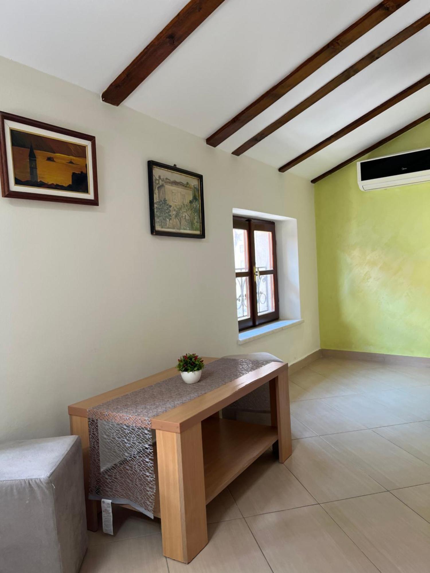 Church Bells Apartment โกตอร์ ภายนอก รูปภาพ