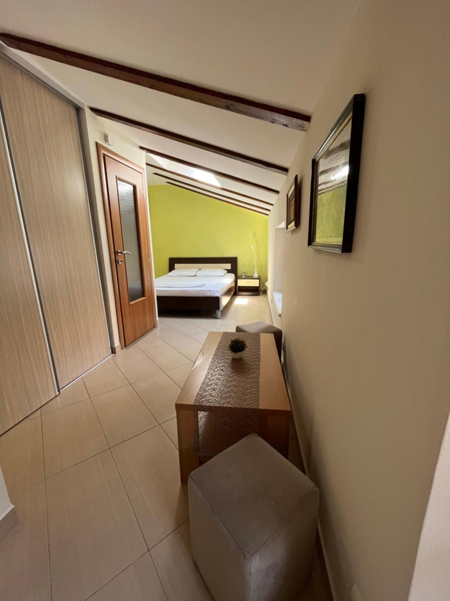 Church Bells Apartment โกตอร์ ภายนอก รูปภาพ
